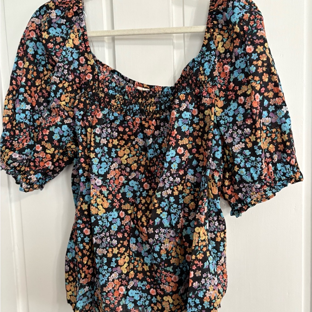 ⭐️$4 when bundled- a.n.a Floral Off Shoulder Puff Sleeve Blouse